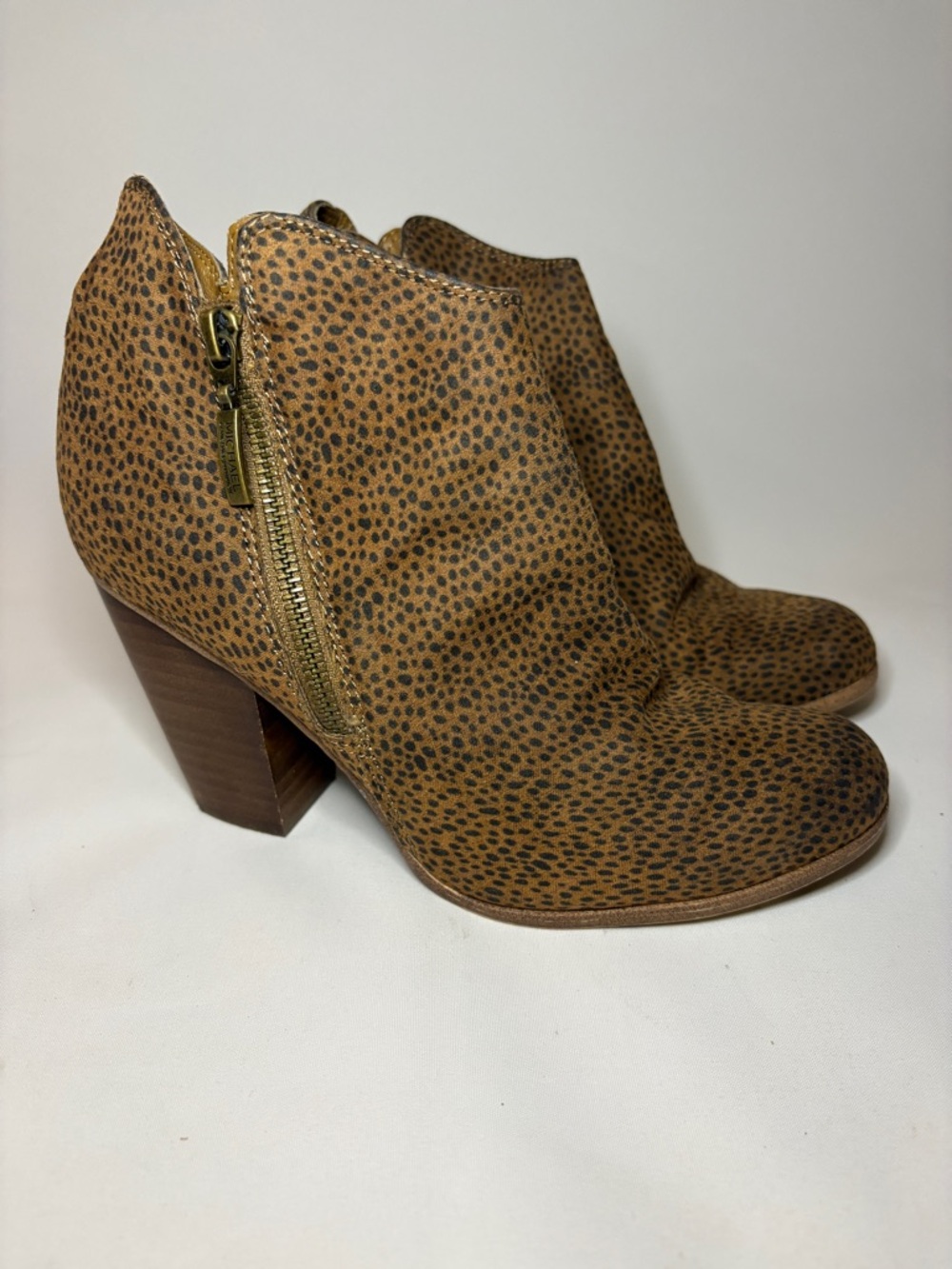 Michael Shannon Ginnie Leopard-Print Ankle Booties with‎ Gold Side Zip Size 7.5
